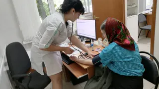 Сотрудники комплексного центра Унечского района помогают пенсионерам проходить диспансеризацию