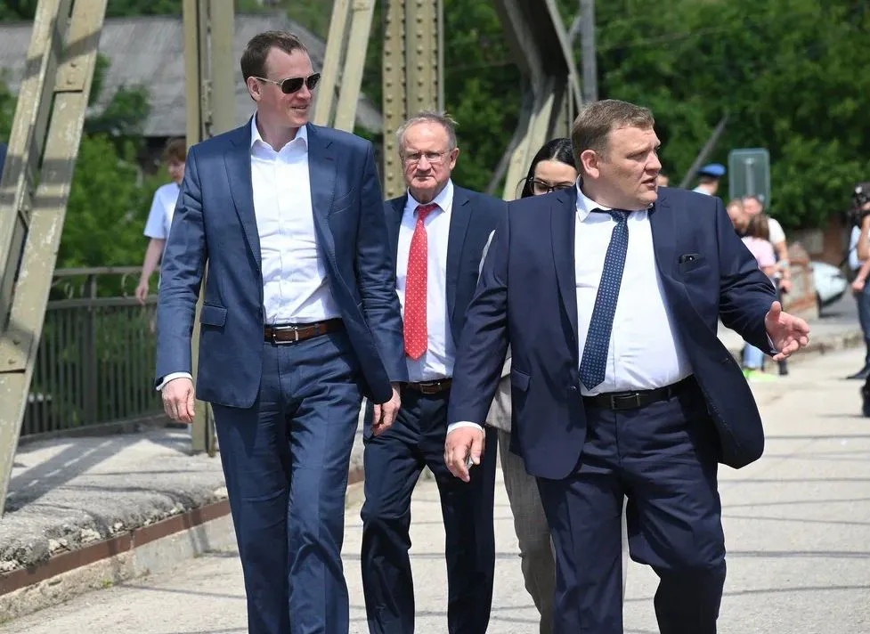 Павел Малков осмотрел новую набережную в Михайлове