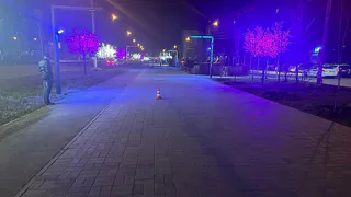 В Магнитогорске электросамокатчик врезался в коляску с новорожденным и скрылся с места аварии