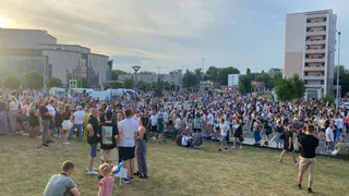 Только эта привычка за столом указывает на низкий интеллект