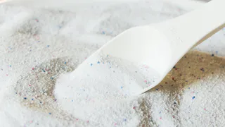 Стоят копейки, а стирают лучше премиальных: Роскачество назвало 5 самых лучших стиральных порошков