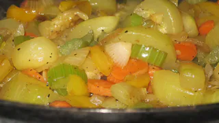 Что нужно обжаривать первым — лук или морковь? Запомните простое правило приготовления вкусной зажарки