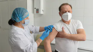 Подает пример: глава Нижнекамского района вакцинировался вторым компонентом