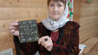 Жительница Ахун передала в  дар храму Николая Чудотворца старинную икону дореволюционного образца