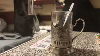 «На одной из остановок заходит женщина с годовалым бейбиком и требует, чтобы я ушла со своей полки»