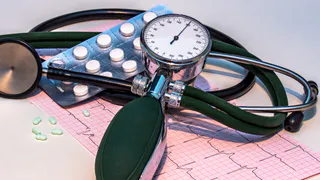 Кардиолог Антон Вахляев рассказал, как помочь человеку при низком давлении