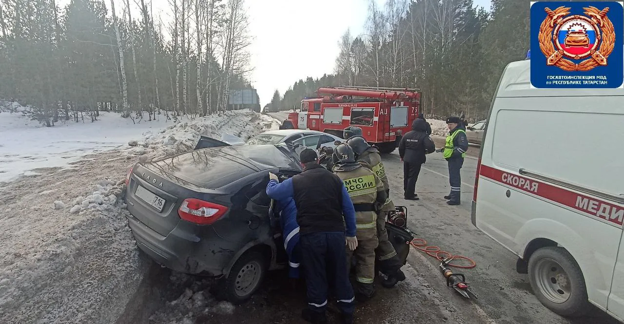В Татарстане автоледи под знак «Обгон запрещен» вылетела на встречку