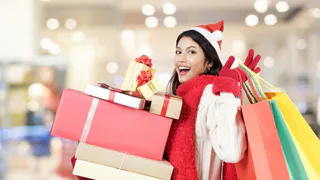 Врачи рассказали, через какие новогодние подарки можно заразиться ковидом