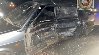 В Чебоксарском округе столкнулись две легковушки: два 19-летних водителя получили травмы