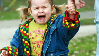 «Будем возить детей в три разных садика»: в новом 35 мкр-не не хватает мест