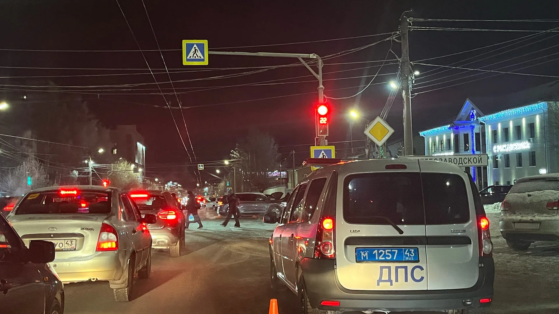Ушлые водители сами выходят из авто при остановке инспектором - и вот почему. Обязан знать каждый