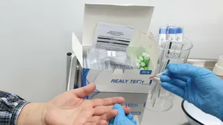 Россияне, прибывающие из-за границы, теперь будут сдавать два теста на COVID-19