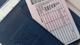 Позвонил в ГИБДД и выяснил, когда действительно нужно менять права: вся правда о сроках