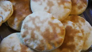 С такими лепешками и хлеб не нужен, готовлю за считанные минуты, расходятся в один миг - на вкус как хачапури