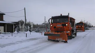 Все на борьбу со снегом: дорожные службы работают в режиме нон-стоп