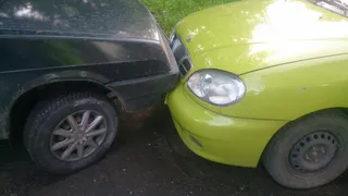 Парковка 80 lvl - пьяный водитель уценил сразу два автомобиля. Фото и комментарий виновника ДТП