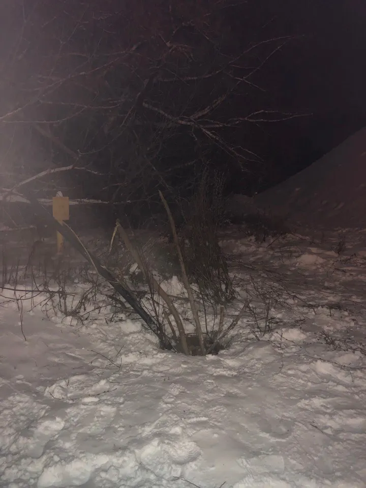 Девочка каталась с горки на Кремлевском валу и провалилась в люк