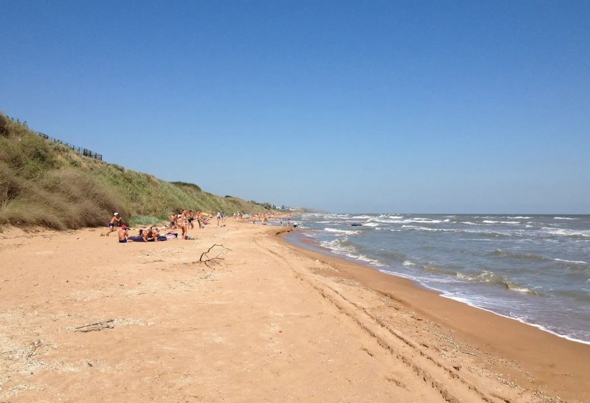 Отдых в Кучугурах 2025: объективный разбор плюсов и минусов курорта на Азовском море