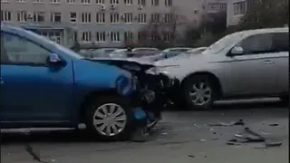 Француз вылетел на встречку: в Приокском столкнулись “Рено” и “четырнадцатая”