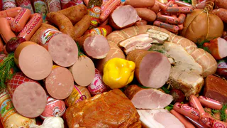 Покупайте по 3 пачки – в составе исключительно чистое мясо, сои нет: Росконтроль назвал лучшие марки сосисок