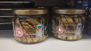 Разминаю шпроты вилкой – и гора вкуснющей закуски готова: даже гурманы пищат от удовольствия