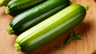 Не кабачки, а чумовая закуска: готовятся без капли масла, все родные в восторге - эти хрустящие палочки съедаются вмиг