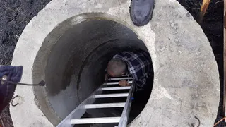 10 октября в Пензенской области спасатели помогли провалившемуся в трехметровый колодец мужчине