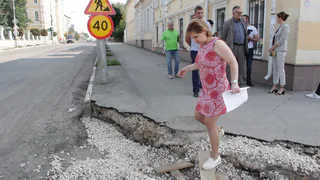 Елена Сорокина проверила ремонт дороги на улице Свободы