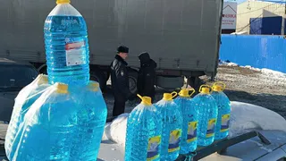 В Челябинской области полиция пресекла незаконную торговлю стеклоомывающей жидкостью