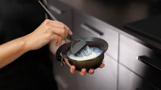 2 ложки — и мажем седину: о «серебре» в волосах забыли — вернули им естественный цвет