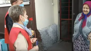 Выгоничские коммунисты поздравили пожилых людей  с праздником