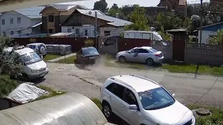 В Мервино легковой автомобиль на скорости сбил мужчину и врезался в дом