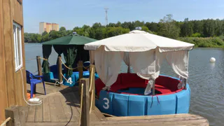 Высокие технологии: на Рюминском пруду запустили лодки-роботы