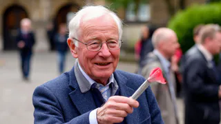 "Пенсия в России - 220 фунтов?": британец не сдержал смех - он рассказал, сколько получают пенсионеры в Англии