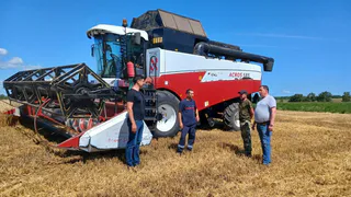 В Чувашии стартовала жатва: тонны зерна уже в закромах