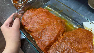 Купил красивый кусок мяса в Светофоре, но потом выкинул. Покажу, почему, что еще брал и какое можно есть