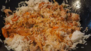 Как спасти подгоревший рис с помощью белого хлеба