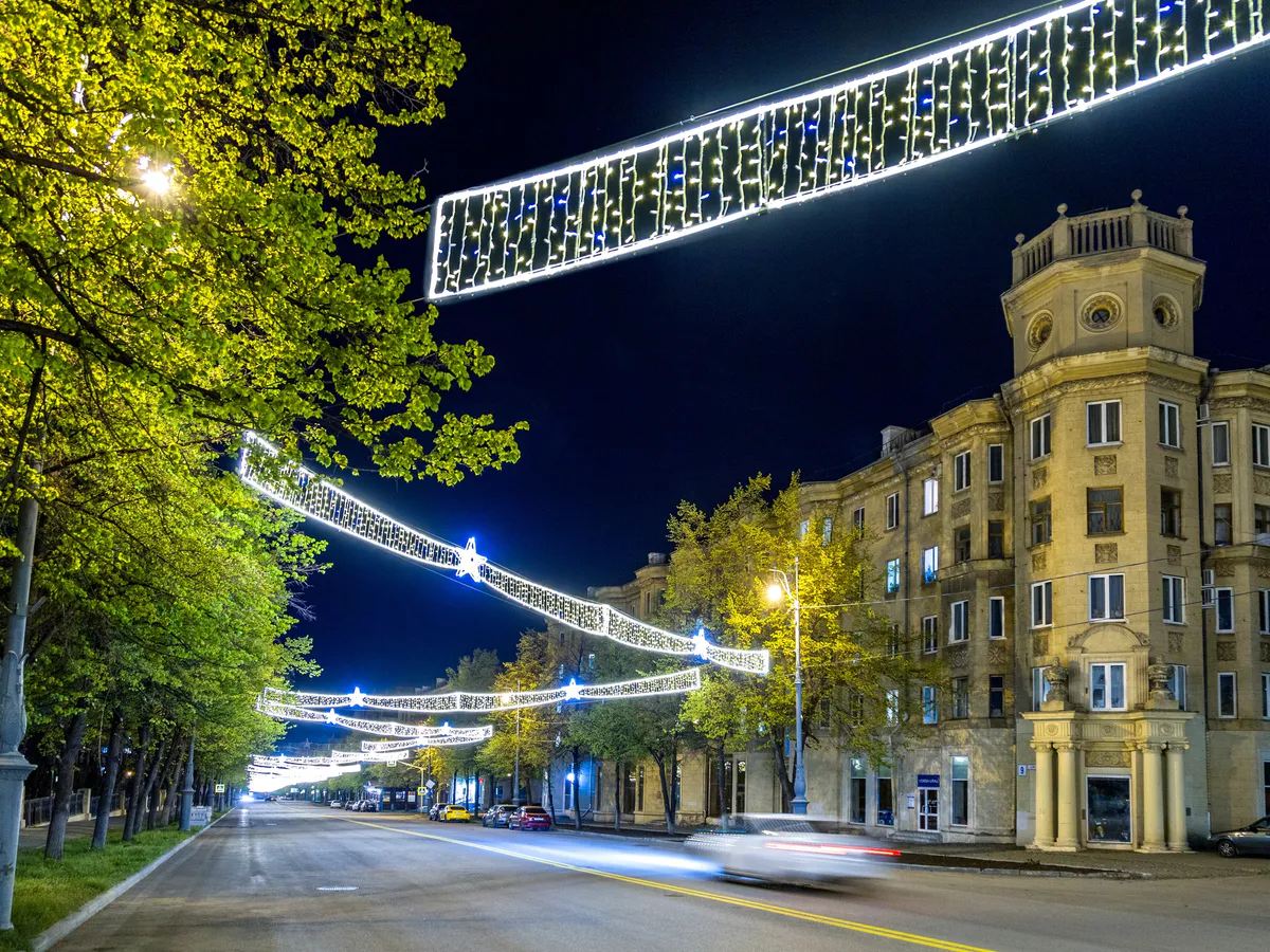 Магнитогорск переходит на современное новогоднее оформление со светодиодными инсталляциями