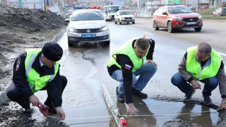 В Пензе сотрудники полиции и общественники оценили состояние дорог