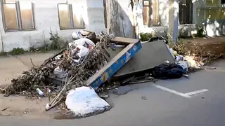 В Рязани на платной парковке образовалась стихийная свалка. Видео