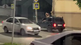 В Рязани молодой человек прокатился на крыше автомобиля