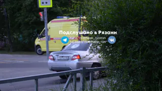 На улице Весенней в Рязани в ДТП столкнулись легковушка и мотоцикл