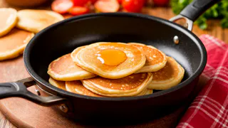 Как сделать оладьи в 2 раза вкуснее: уже год не расстаюсь с этим рецептом – готовить просто и быстро