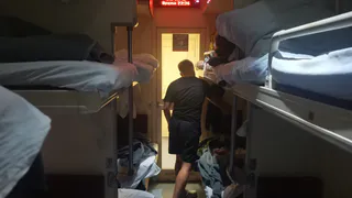 «Раскошелился на билет в СВ, вдруг заходит пара из плацкарта с просьбой поменяться»: как правильно поступить - отзыв путешественника