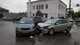 В Касимове столкнулись сразу три автомобиля: фото с места ДТП