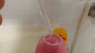 Стакан при стирке — и вещи кипельно-белые: прачка выливает в стиралку вместе с порошком это дешевое средство