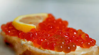 Почему красная икра стоит своих денег? Рассказывает эксперт