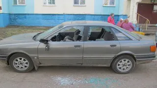 Больная психика: житель Нижнекамска разбил молотком окна у четырёх машин