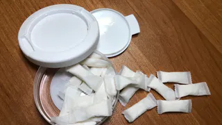 Жители Недостоева обеспокоены, что рядом со школой стали торговать снюсом