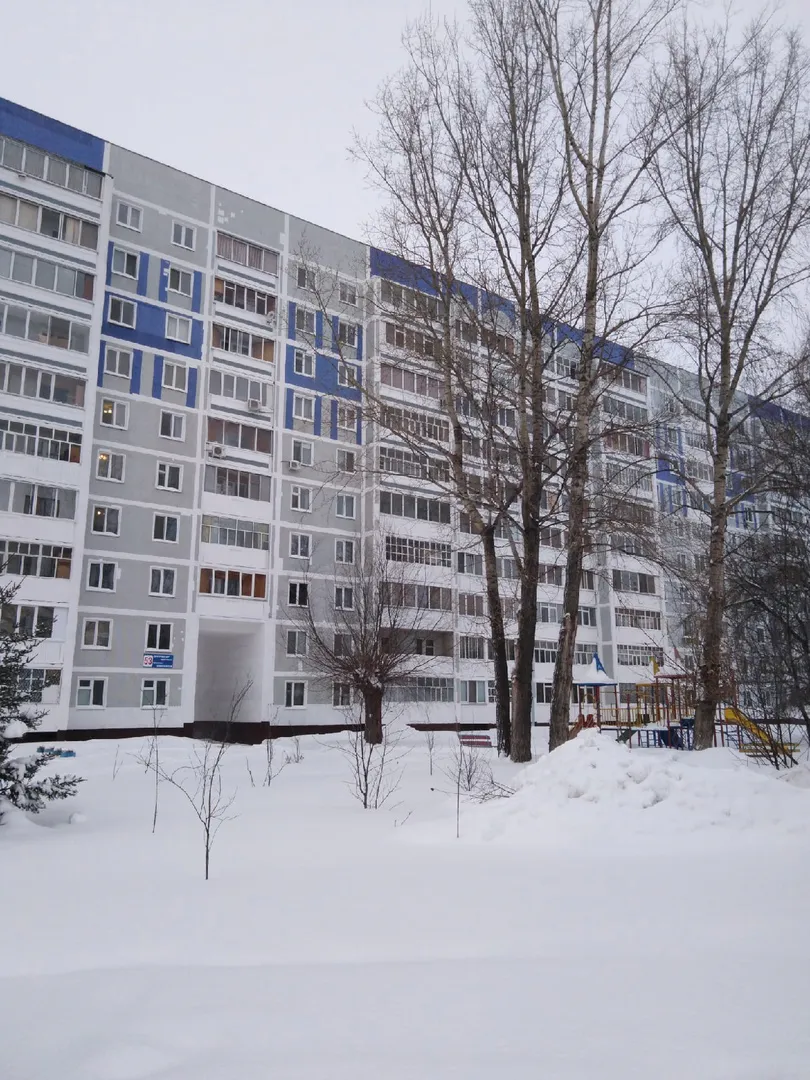 Опять 25: в Нижнекамске под сугробами остаются деревья